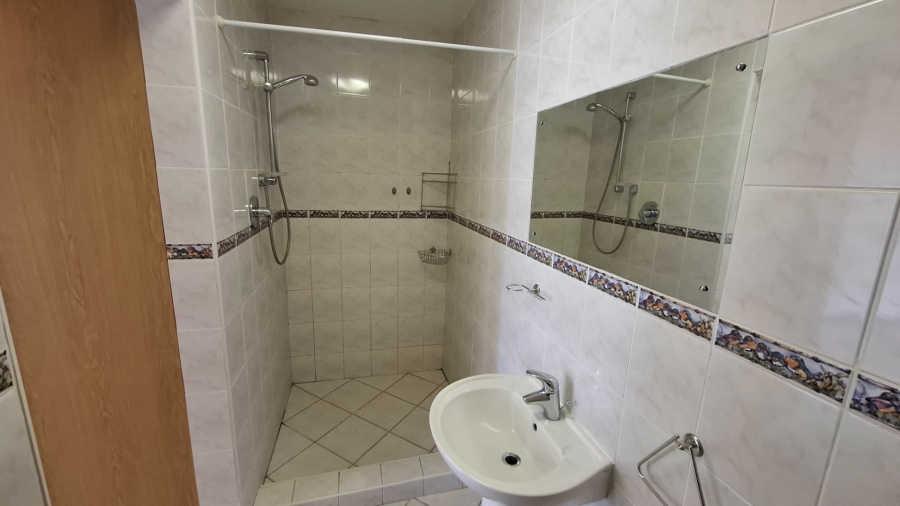 4 Bedroom Property for Sale in Menkenkop Western Cape